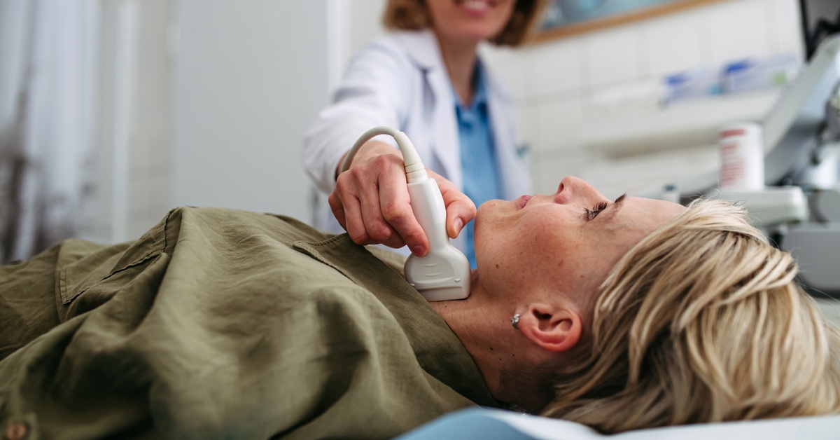 5 Applications for Dopplers in Endocrinology An endocrinologist performs a Doppler ultrasound on a female patient's thyroid gland during a medical examination.